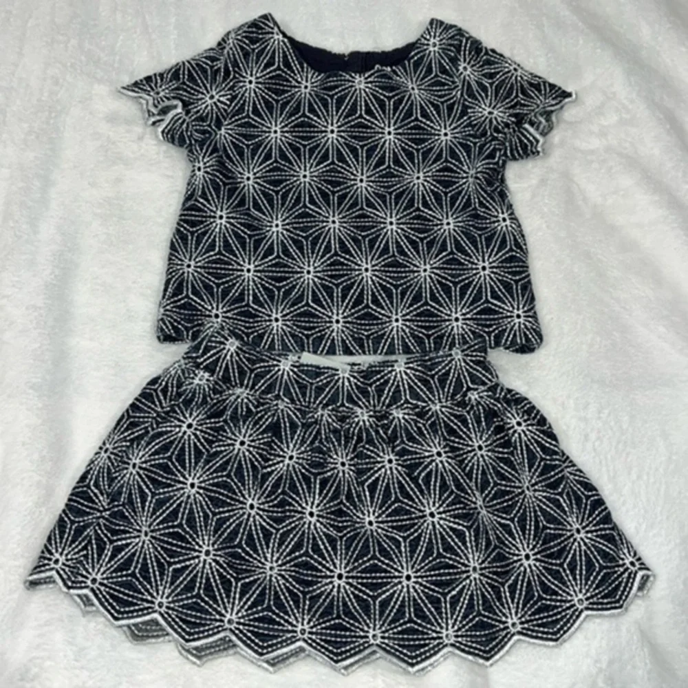 Genuine Kids From OshKosh Matching Too and Skirt Sz 2T